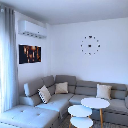 Sabi Apartment Golem Qerret Екстер'єр фото